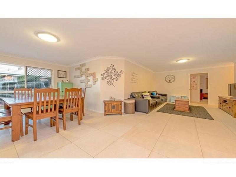 12 Chelwyn Street, Middle Ridge QLD 4350