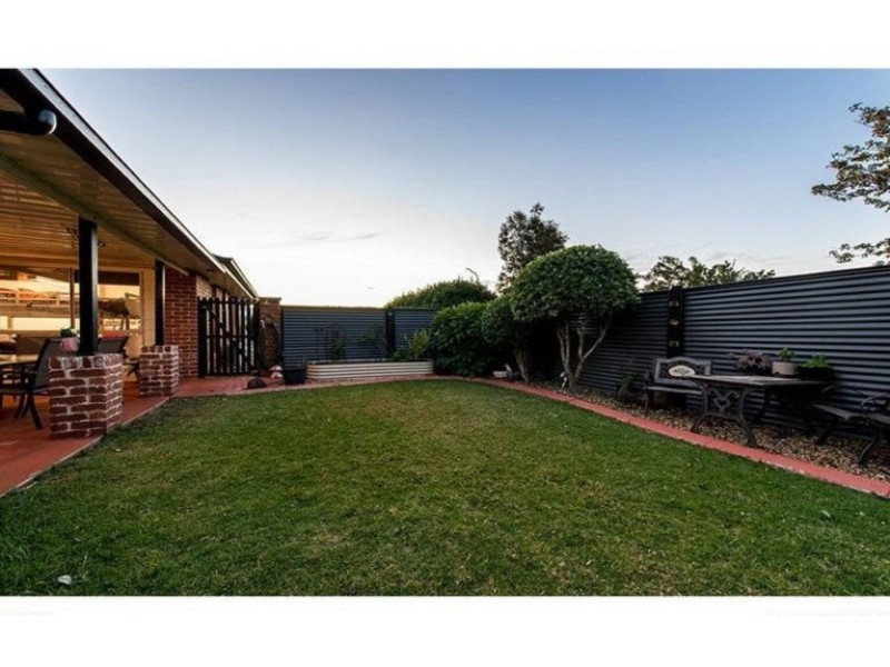 12 Chelwyn Street, Middle Ridge QLD 4350