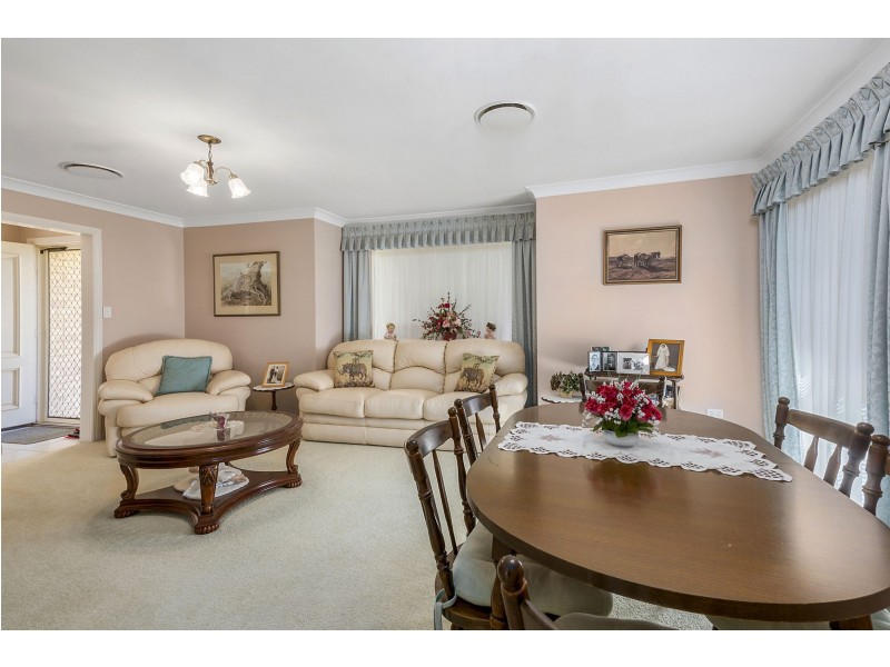 8 Buckle Court, Middle Ridge QLD 4350