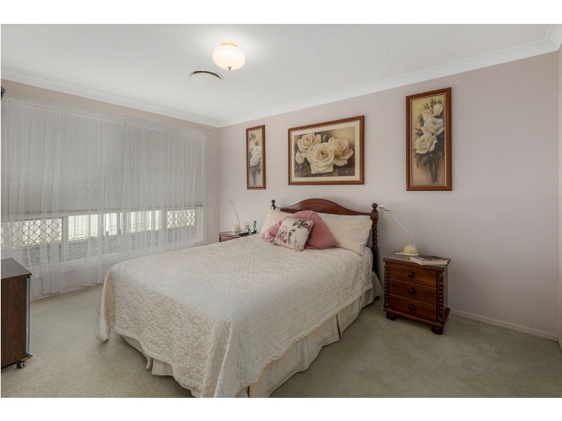 8 Buckle Court, Middle Ridge QLD 4350