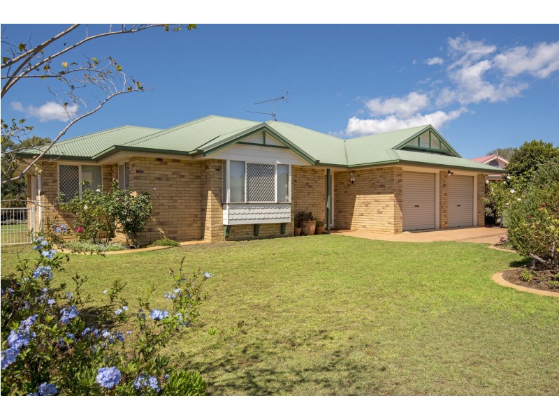 8 Buckle Court, Middle Ridge QLD 4350