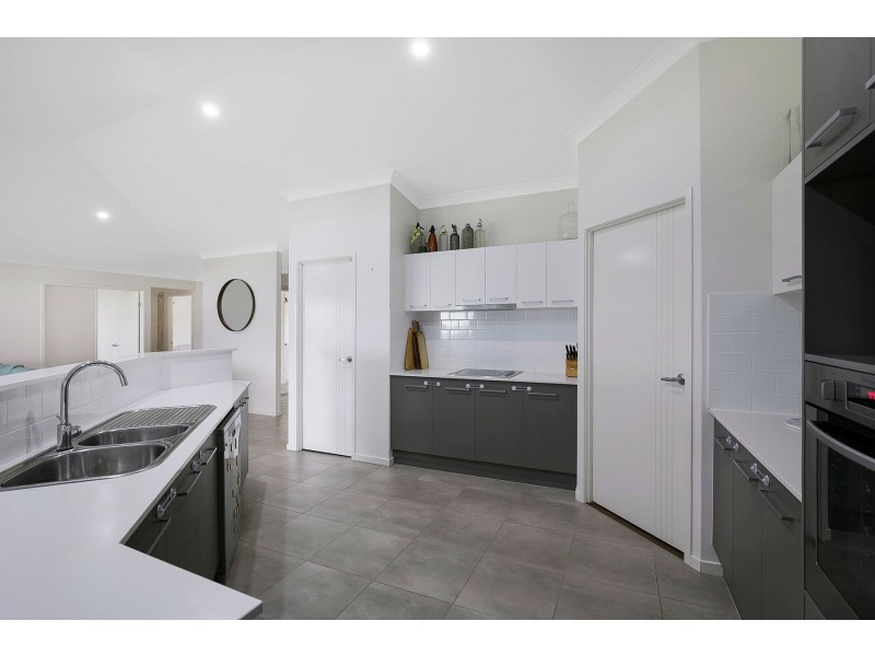 3 Pepperwood Place, Withcott QLD 4352