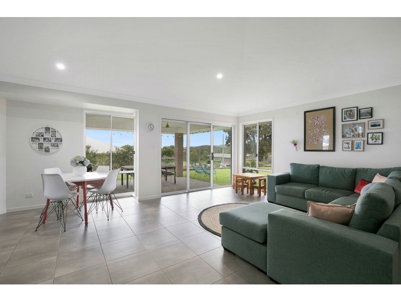 3 Pepperwood Place, Withcott QLD 4352