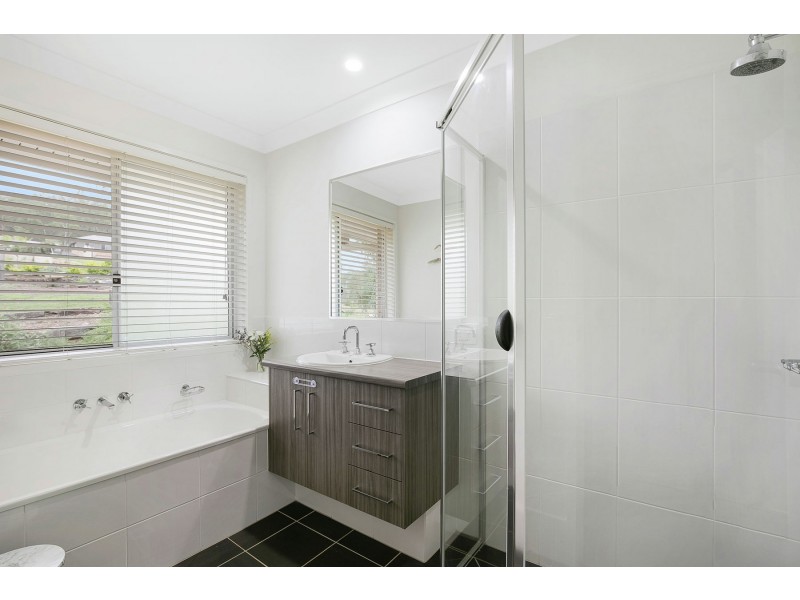 3 Pepperwood Place, Withcott QLD 4352