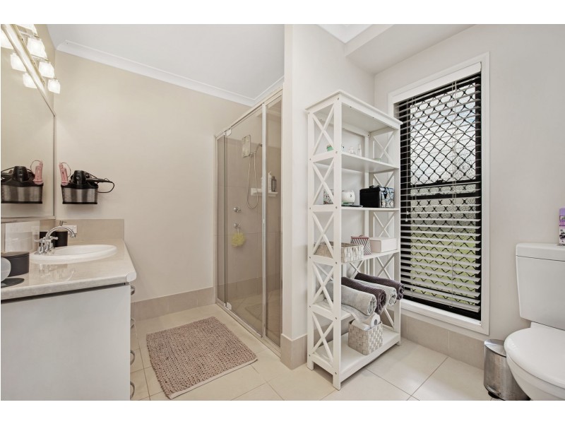 24 Wellington Street, Wyreema QLD 4352