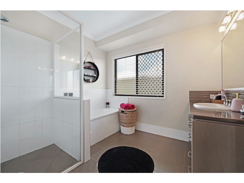 24 Wellington Street, Wyreema QLD 4352