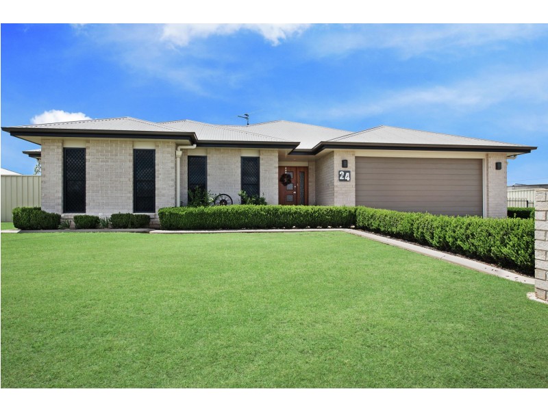 24 Wellington Street, Wyreema QLD 4352
