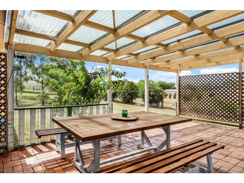 8 Highland Park Road, Meringandan West QLD 4352