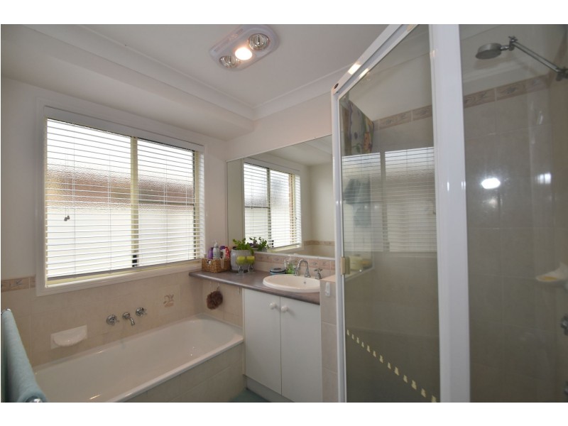 2 Buckle Court, Middle Ridge QLD 4350