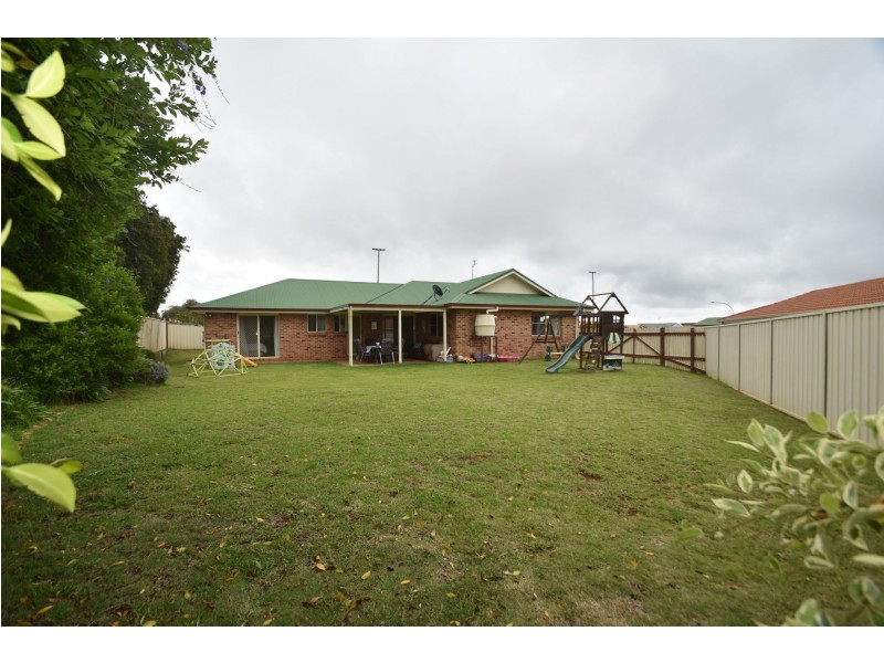 2 Buckle Court, Middle Ridge QLD 4350