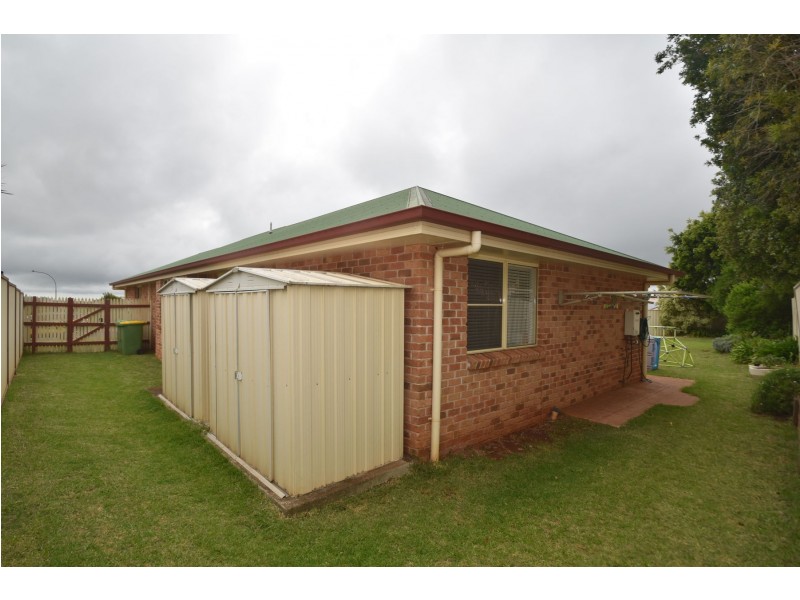 2 Buckle Court, Middle Ridge QLD 4350