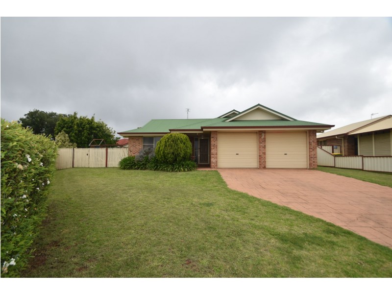 2 Buckle Court, Middle Ridge QLD 4350