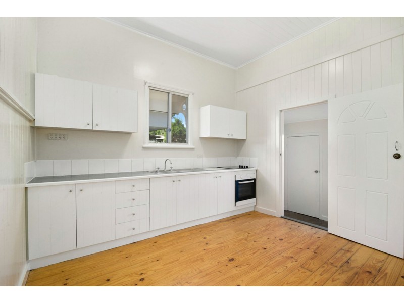 24 Swallow Court, Newtown QLD 4350