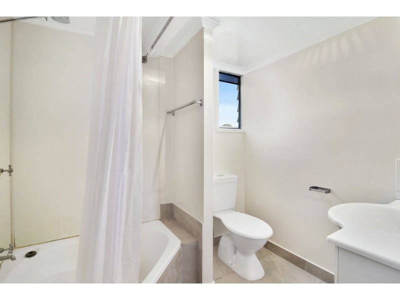 24 Swallow Court, Newtown QLD 4350