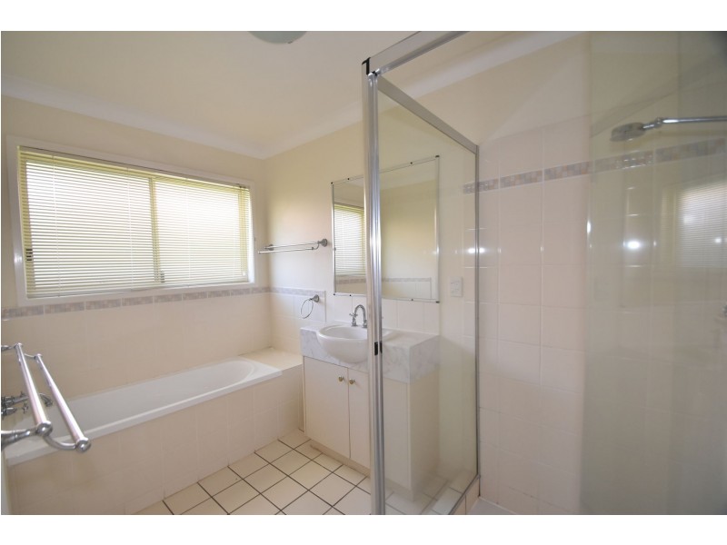 2 Deller Close, Middle Ridge QLD 4350