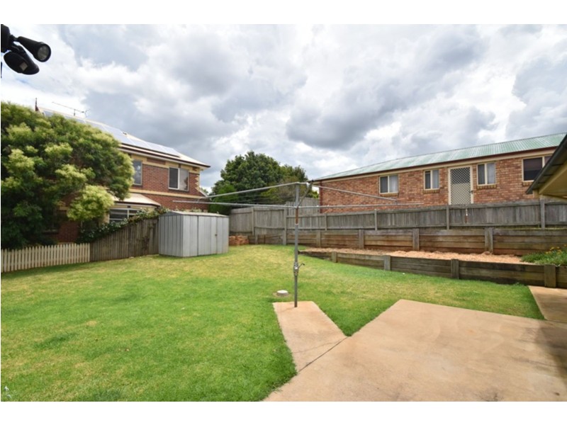 2 Kurtz Street, Kearneys Spring QLD 4350
