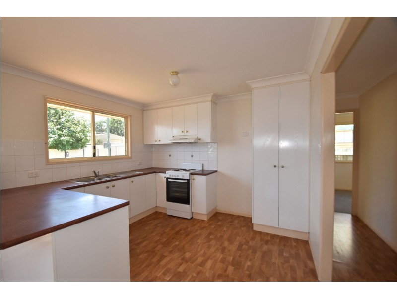 8 Monash Lane, Newtown QLD 4350