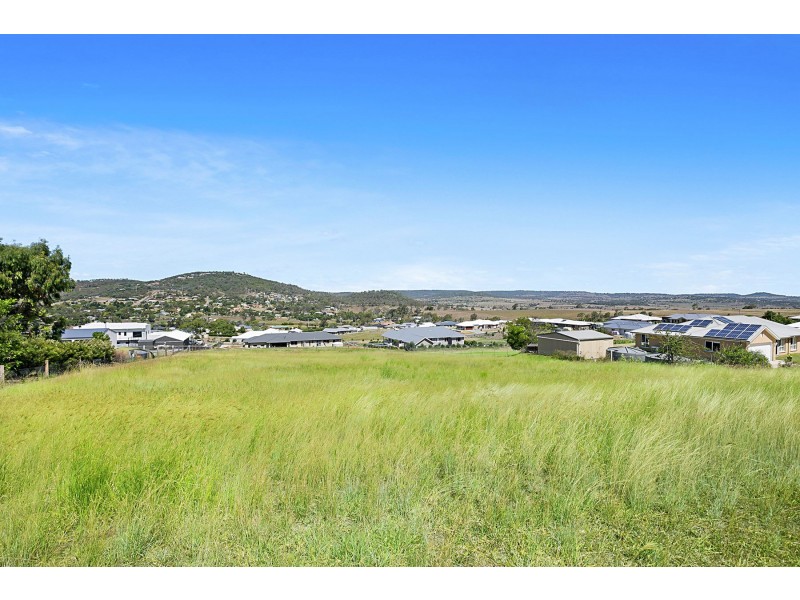 8 Wodalla Court, Hodgson Vale QLD 4352
