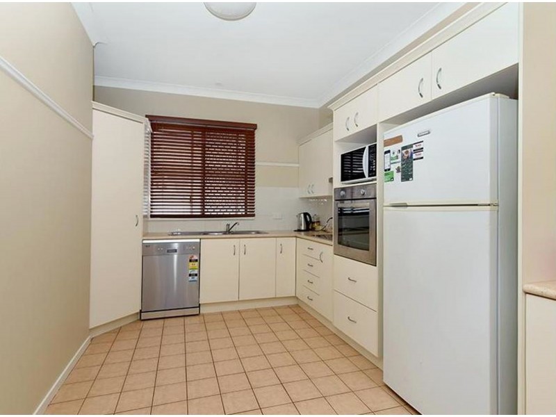 16 Barry Street, Mount Lofty QLD 4350