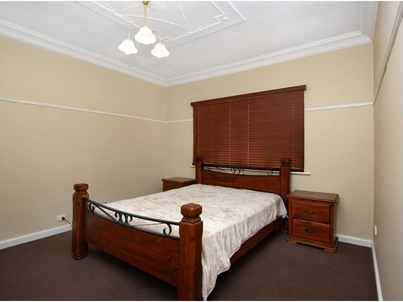 16 Barry Street, Mount Lofty QLD 4350