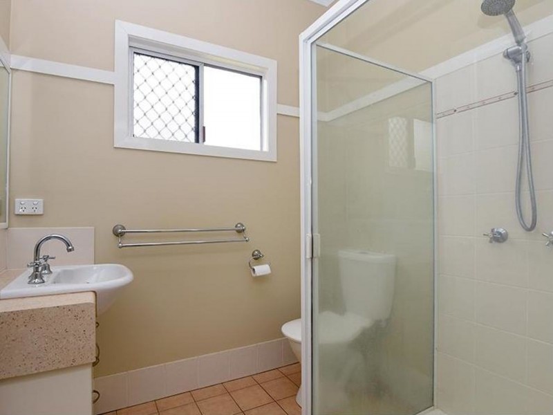 16 Barry Street, Mount Lofty QLD 4350