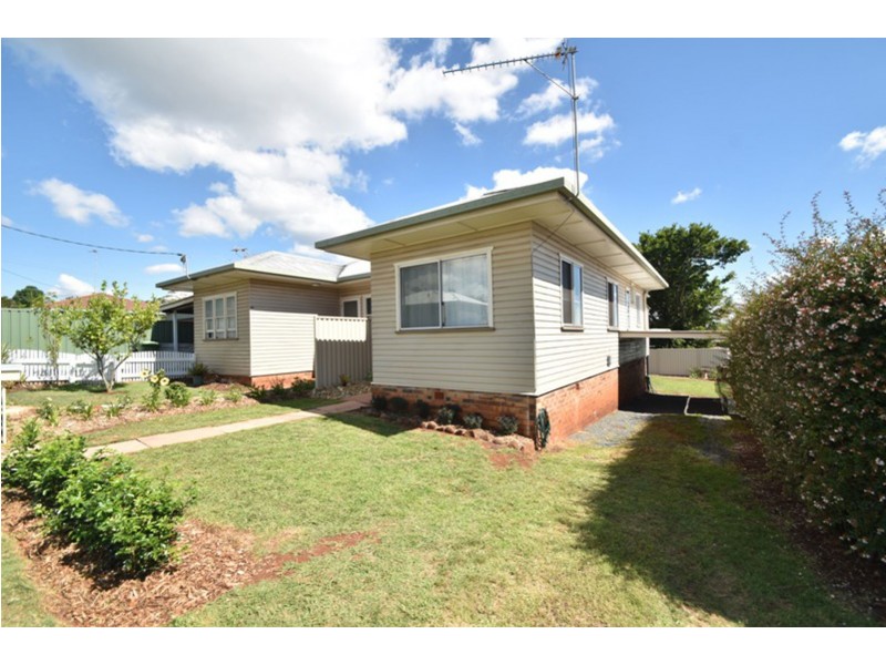 2/2 Katherine Street, North Toowoomba QLD 4350