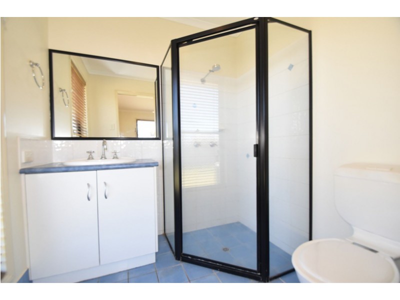 4 Scullin Street, Middle Ridge QLD 4350