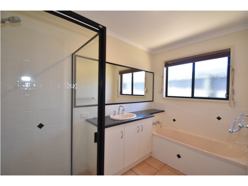 4 Scullin Street, Middle Ridge QLD 4350