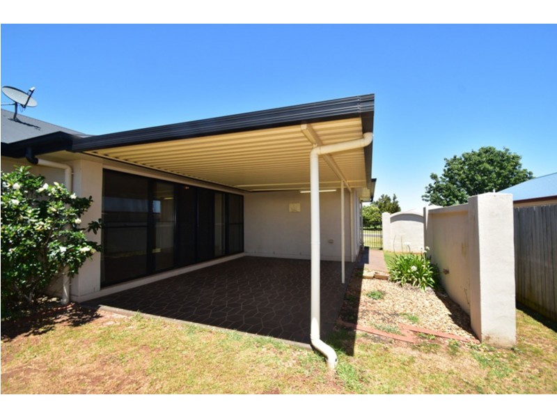 4 Scullin Street, Middle Ridge QLD 4350