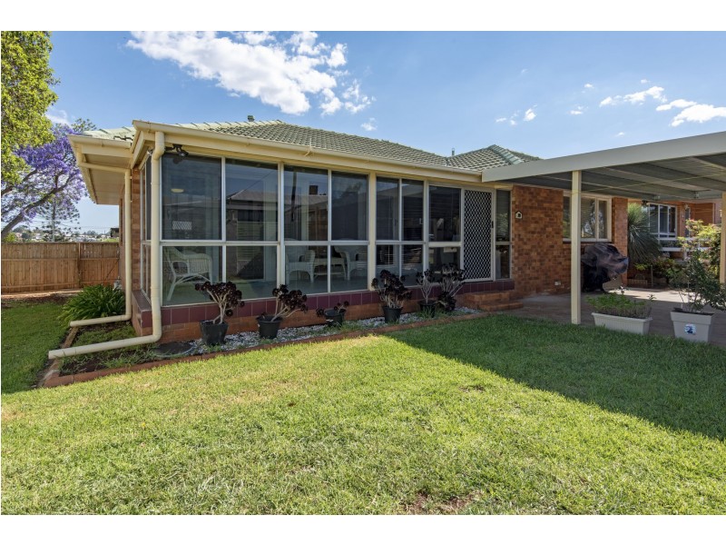10 Friend Street, Harristown QLD 4350