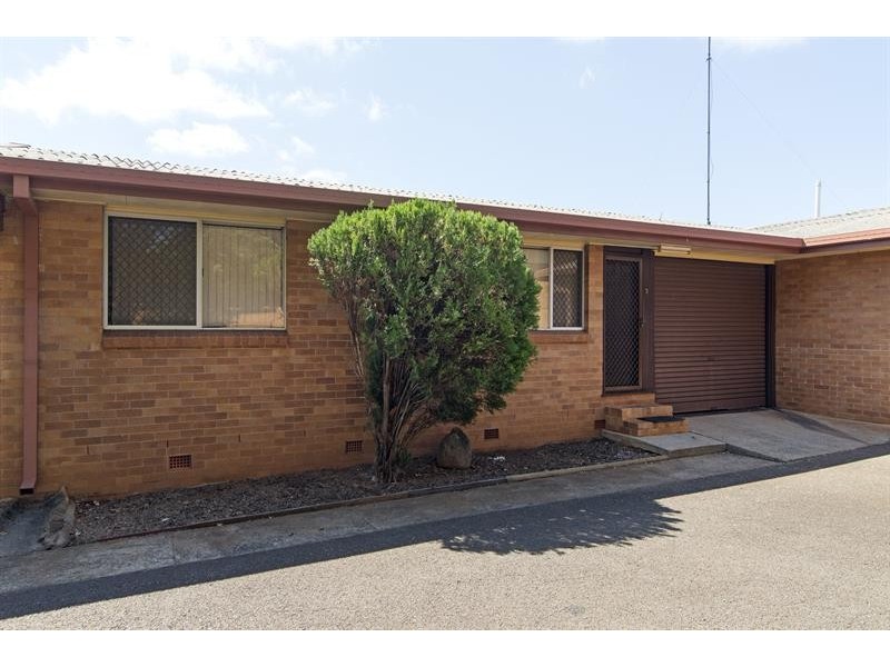 3/90 James Street, South Toowoomba QLD 4350