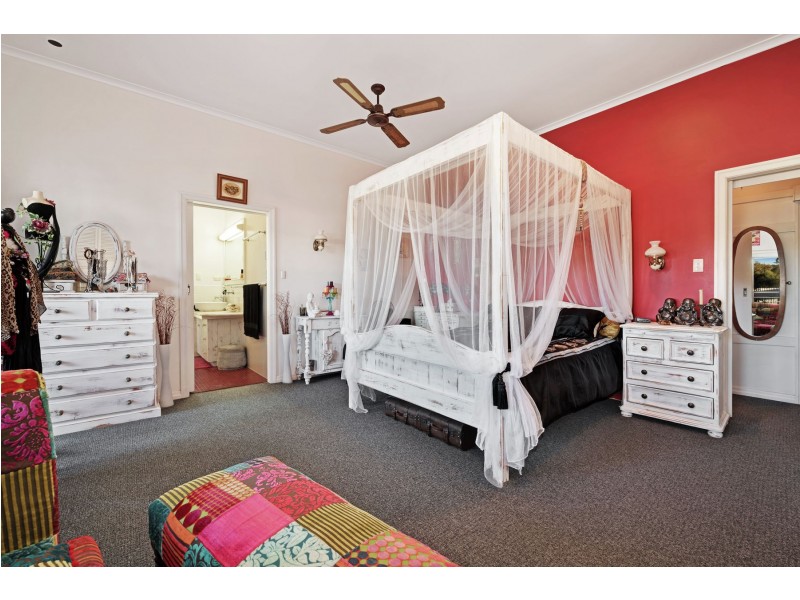 20 Barker Street, Goombungee QLD 4354