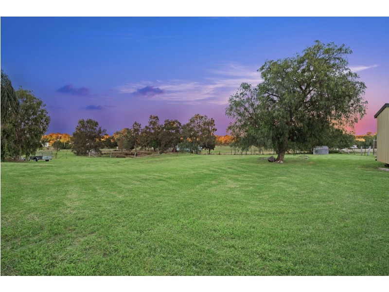 20 Barker Street, Goombungee QLD 4354