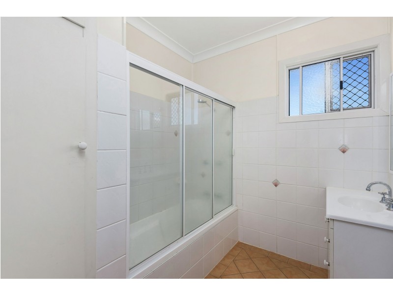 27 Free Street, Nobby QLD 4360