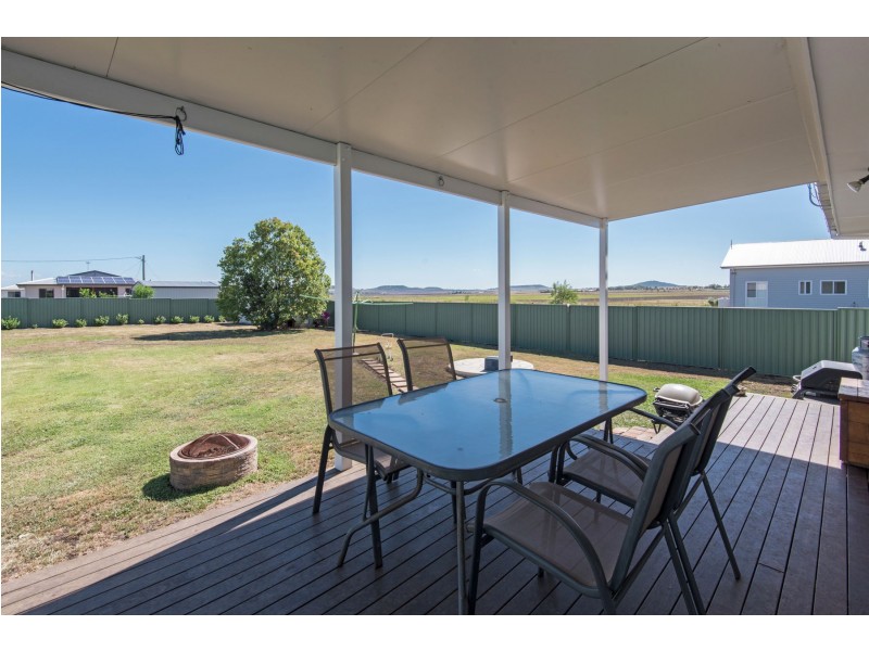 27 Free Street, Nobby QLD 4360