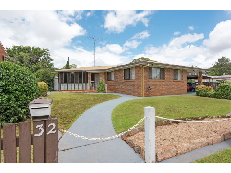 32 Hamilton Street, Newtown QLD 4350