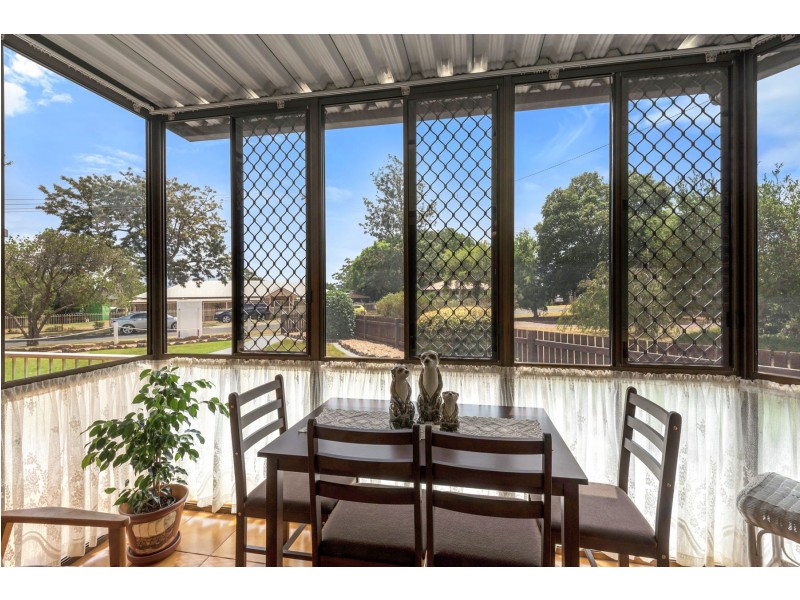 32 Hamilton Street, Newtown QLD 4350