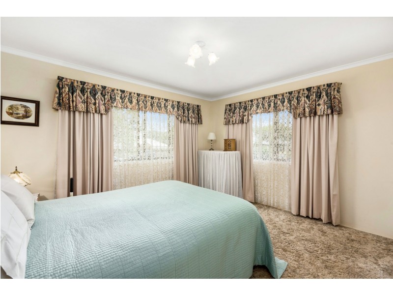 32 Hamilton Street, Newtown QLD 4350