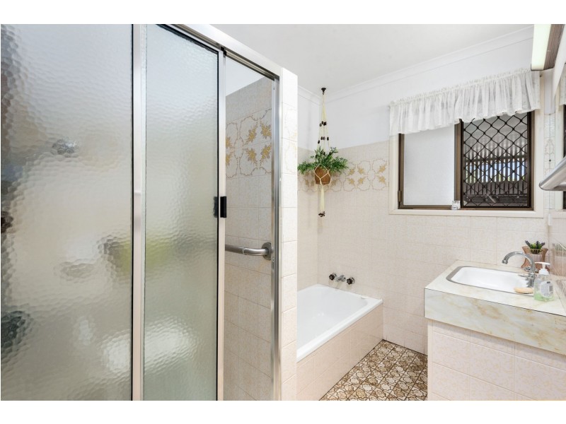 32 Hamilton Street, Newtown QLD 4350