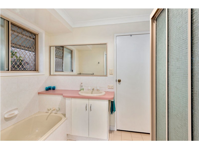 2/4 Araluen Court, Kearneys Spring QLD 4350
