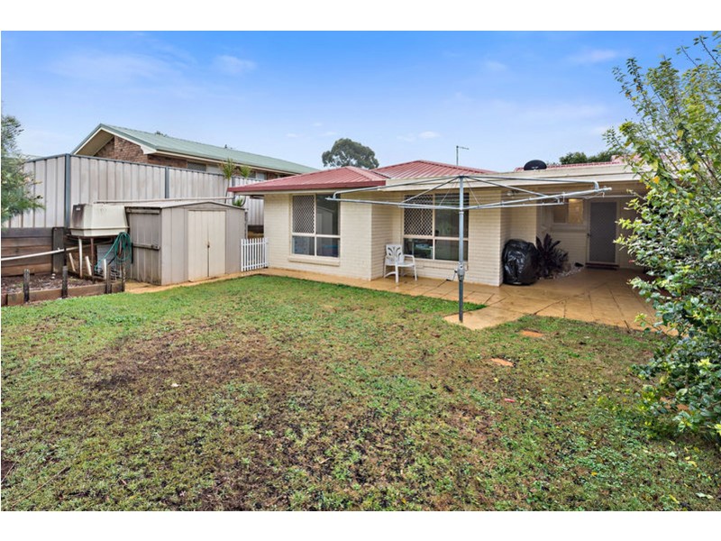 2/4 Araluen Court, Kearneys Spring QLD 4350