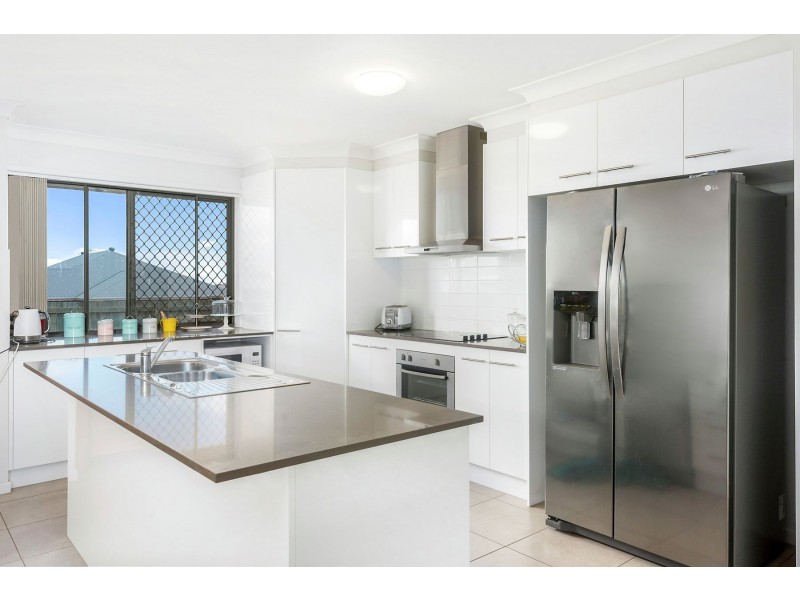 42 Wandoo Crescent, Westbrook QLD 4350