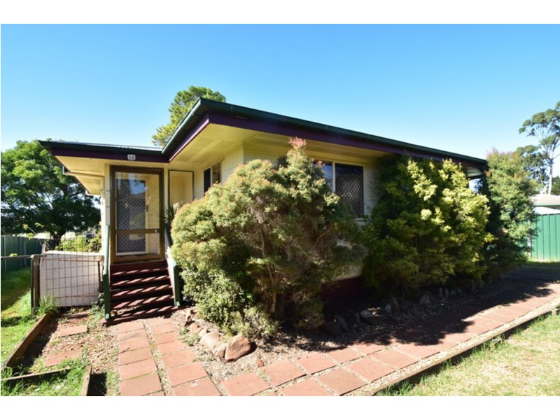 2 Sixth Avenue, Harristown QLD 4350