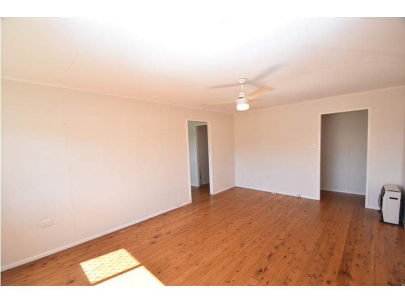 2 Sixth Avenue, Harristown QLD 4350