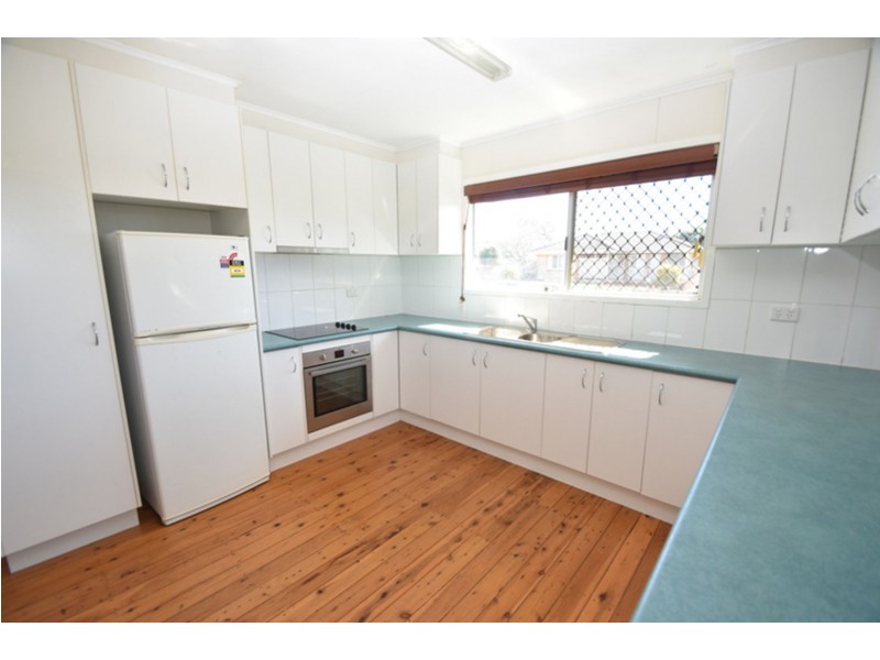 2 Sixth Avenue, Harristown QLD 4350