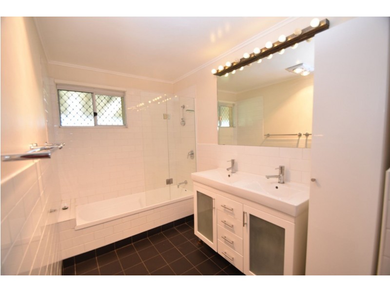 2 Sixth Avenue, Harristown QLD 4350