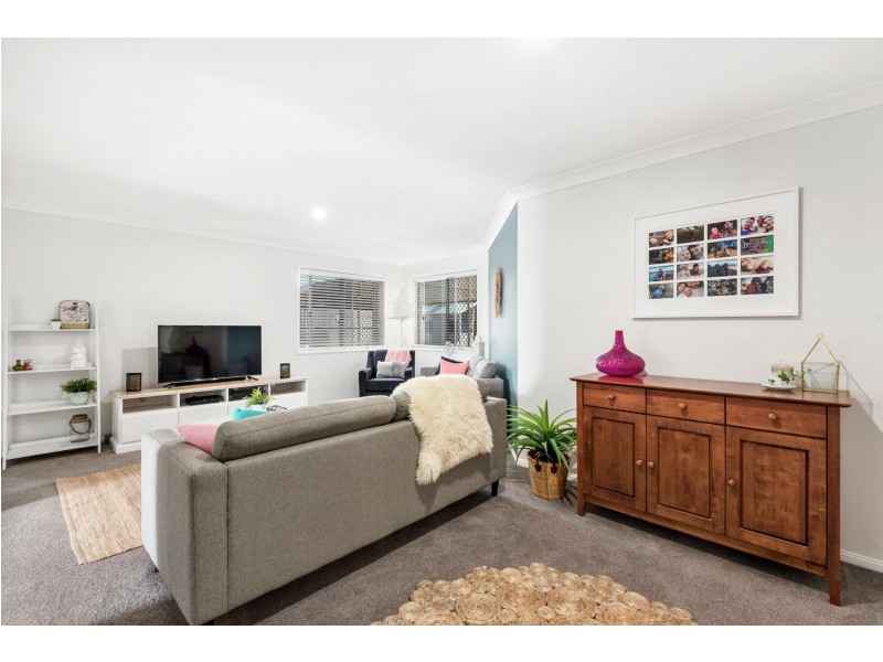6 Mengel Court, Middle Ridge QLD 4350
