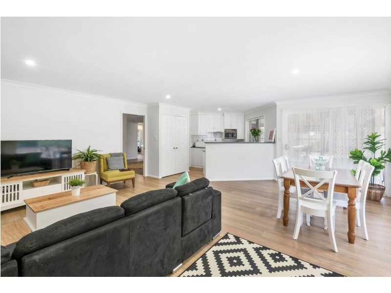 6 Mengel Court, Middle Ridge QLD 4350