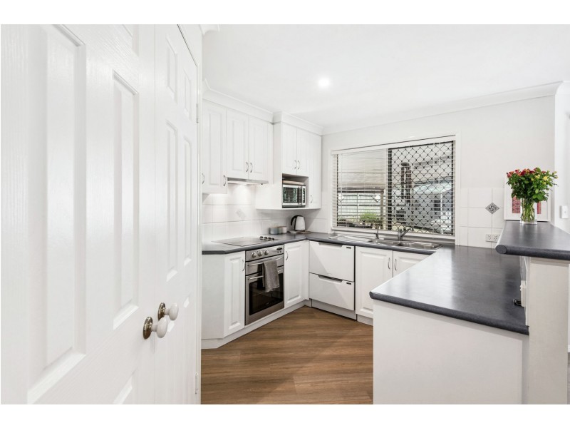 6 Mengel Court, Middle Ridge QLD 4350