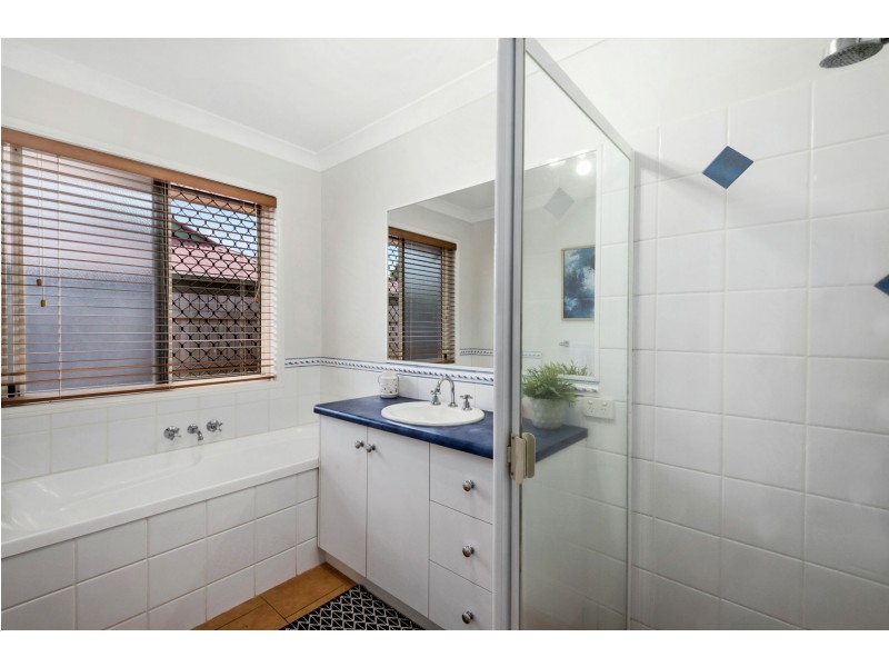 6 Mengel Court, Middle Ridge QLD 4350